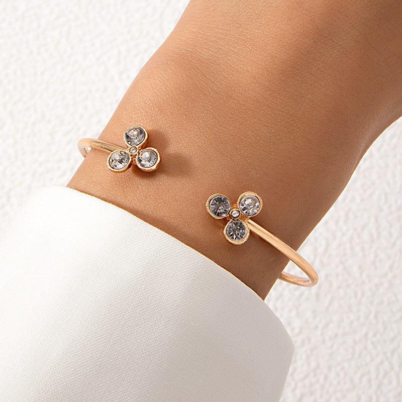 Wholesale Petal Pearl Alloy Open Bracelet